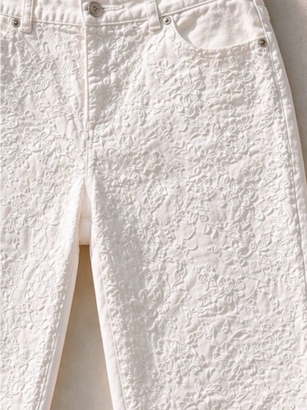 Embroidered Mid Rise Shorts Size Small